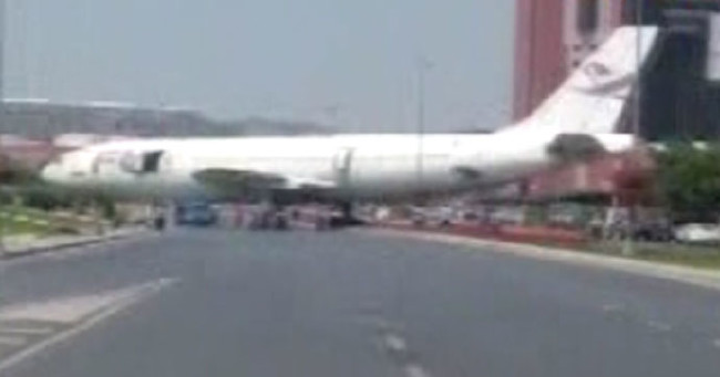 Yeşilköy'de uçak yola çıktı 11