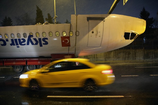 Yeşilköy'de uçak yola çıktı 14