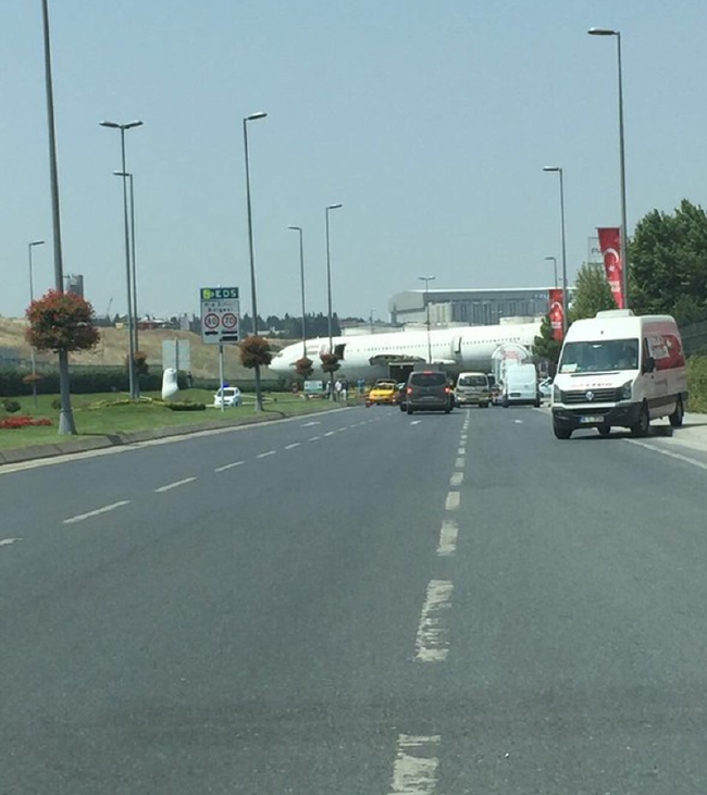 Yeşilköy'de uçak yola çıktı 5