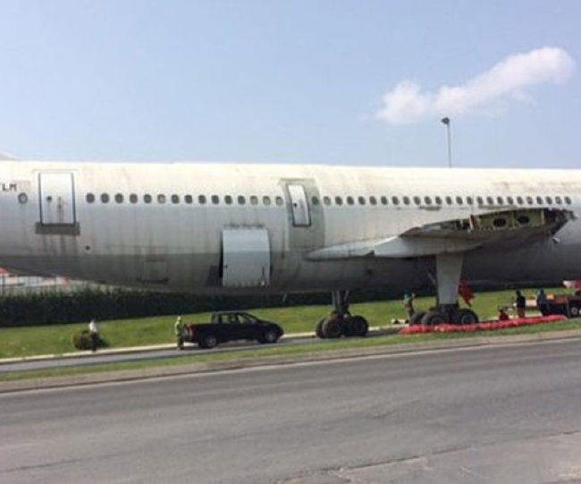 Yeşilköy'de uçak yola çıktı 6