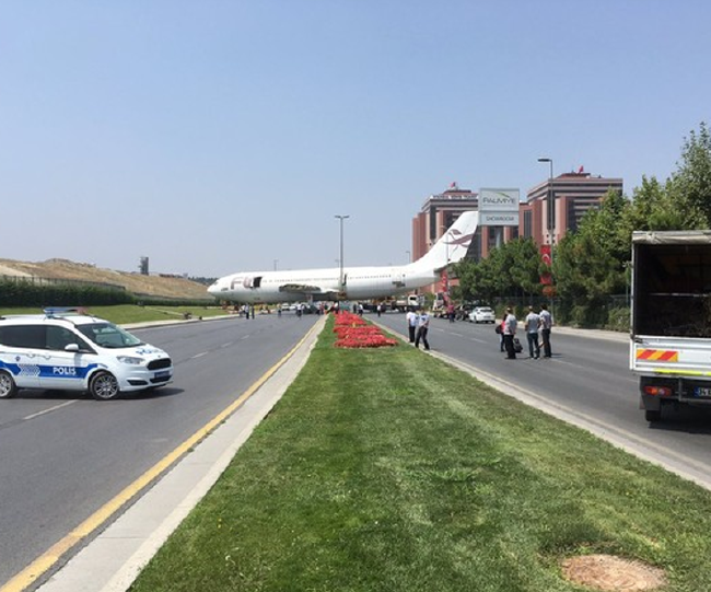 Yeşilköy'de uçak yola çıktı 7