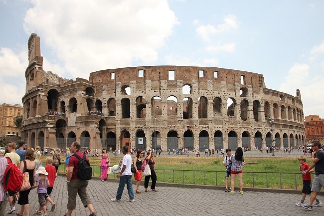 Ülkelerin turist sayısı ve turizmden elde ettikleri gelirler 12