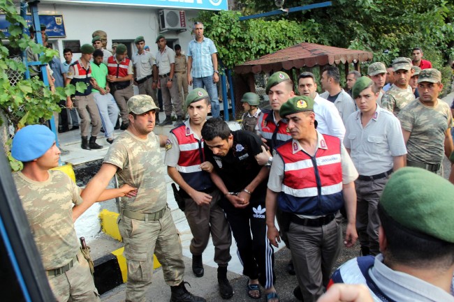 Firari darbeci askerlerin yakalandığı operasyon 15