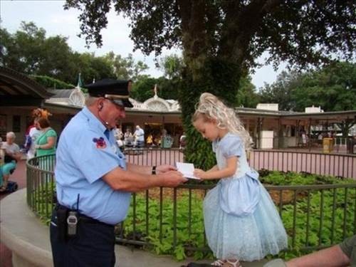 'İnsanlık ölmedi' dedirten fotoğraflar 27