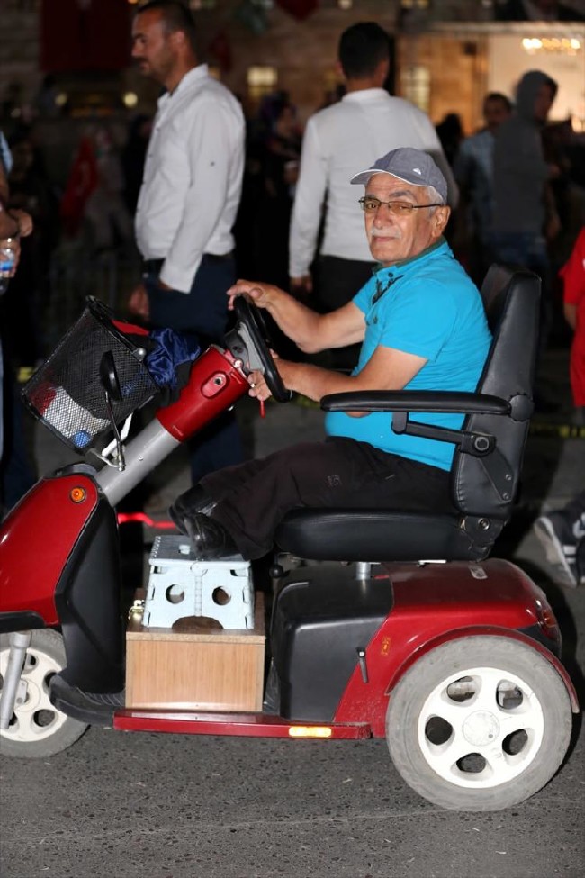 Cumhurbaşkanı Erdoğan demokrasi nöbetinde 37