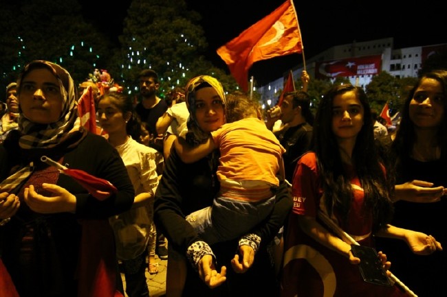 Cumhurbaşkanı Erdoğan demokrasi nöbetinde 30