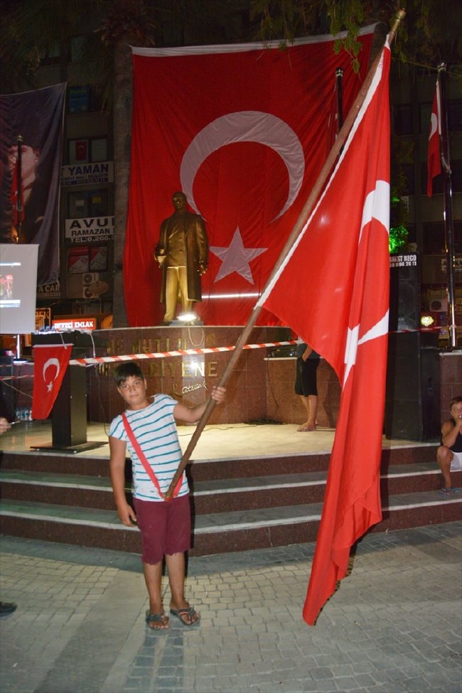 Cumhurbaşkanı Erdoğan demokrasi nöbetinde 23