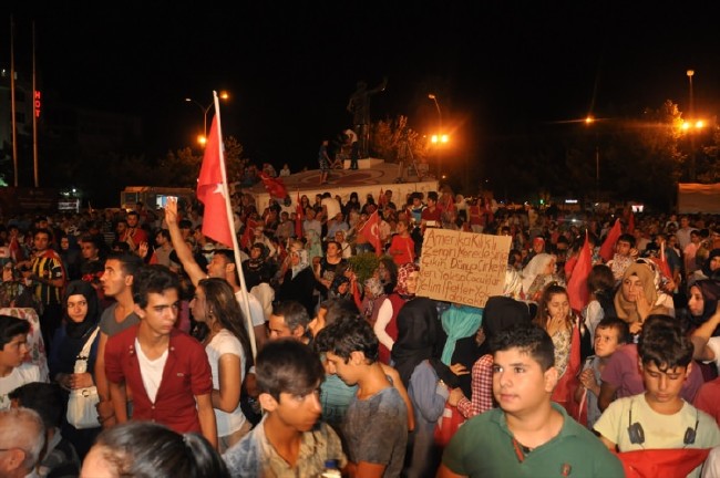 Cumhurbaşkanı Erdoğan demokrasi nöbetinde 12