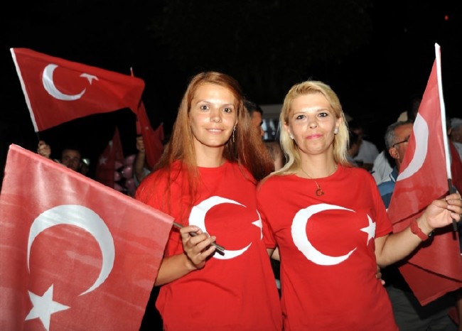 Cumhurbaşkanı Erdoğan demokrasi nöbetinde 60