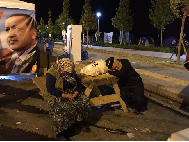 Cumhurbaşkanı Erdoğan demokrasi nöbetinde 63