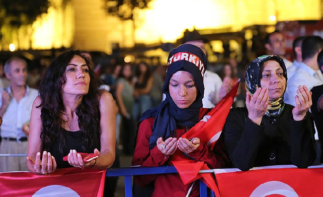 Cumhurbaşkanı Erdoğan demokrasi nöbetinde 54