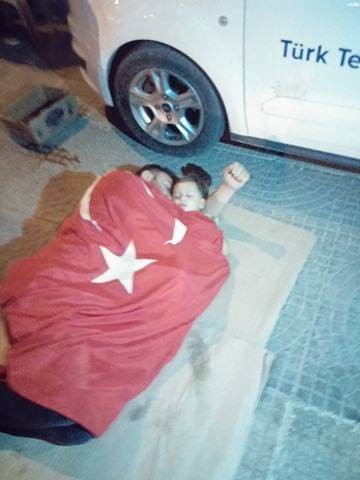 Cumhurbaşkanı Erdoğan demokrasi nöbetinde 51