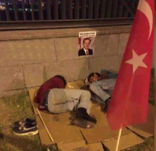 Cumhurbaşkanı Erdoğan demokrasi nöbetinde 53