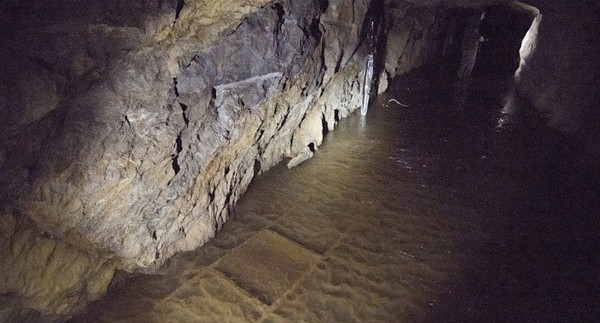 Gizemli tuvalet yıkıldı her şey ortaya çıktı 28