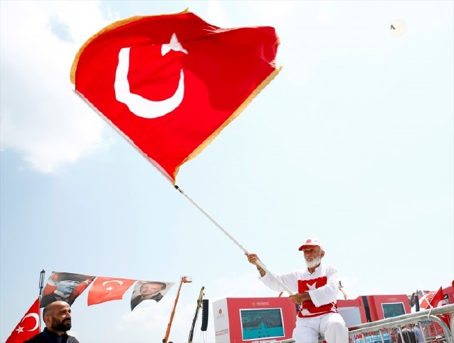 Demokrasi ve Şehitler Mitingi'ne doğru 10