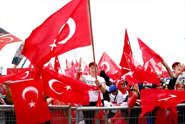 Demokrasi ve Şehitler Mitingi'ne doğru 13