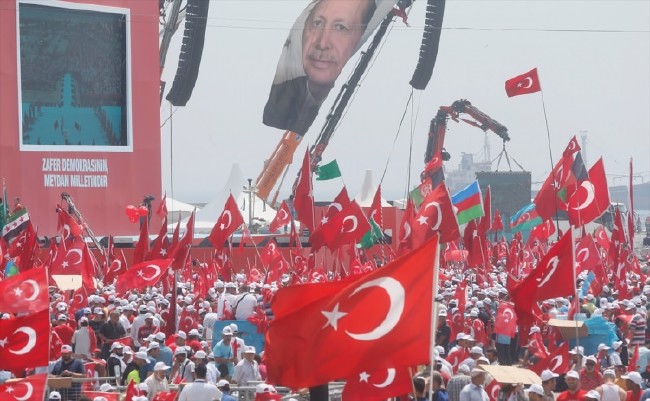 Demokrasi ve Şehitler Mitingi'ne doğru 19