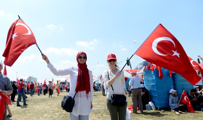 Demokrasi ve Şehitler Mitingi'ne doğru 24