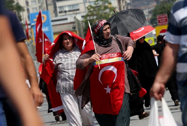 Demokrasi ve Şehitler Mitingi'ne doğru 4