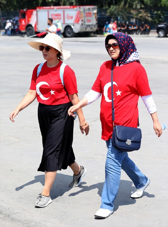 Demokrasi ve Şehitler Mitingi'ne doğru 5