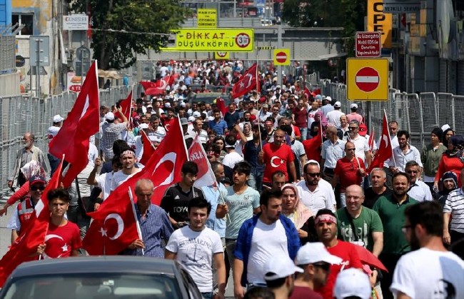 Demokrasi ve Şehitler Mitingi'ne doğru 7