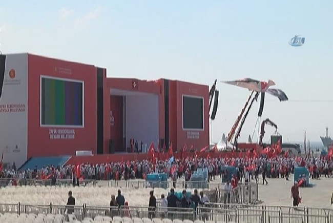 Demokrasi ve Şehitler Mitingi'ne doğru 8