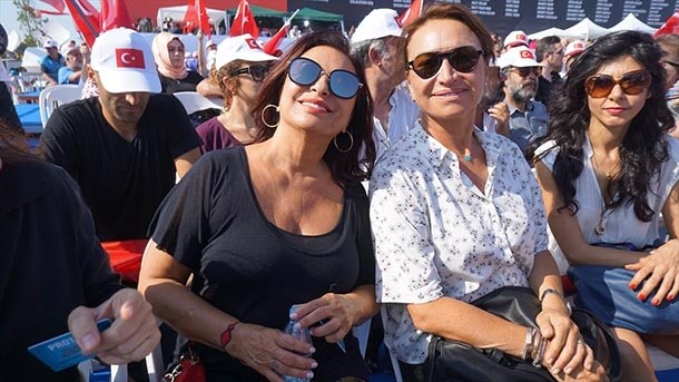 İşte Yenikapı Demokrasi ve Şehitler Mitingi'ne giden ünlüler 71