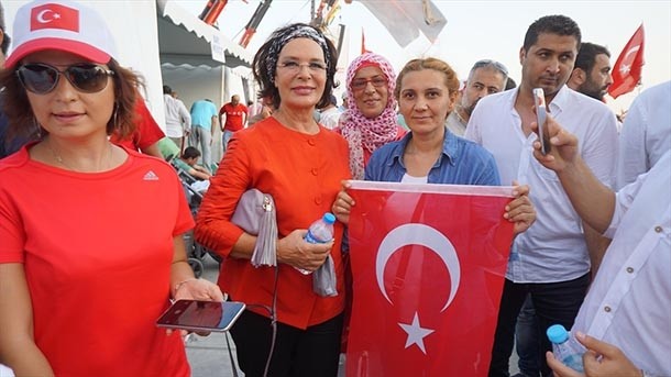 İşte Yenikapı Demokrasi ve Şehitler Mitingi'ne giden ünlüler 66