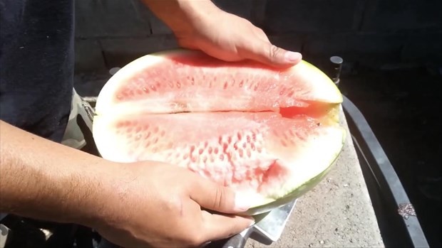 Erimiş bakırı karpuza dökünce bakın ne oldu 12