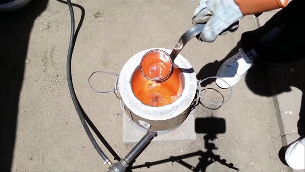 Erimiş bakırı karpuza dökünce bakın ne oldu 2