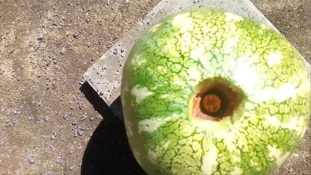 Erimiş bakırı karpuza dökünce bakın ne oldu 7