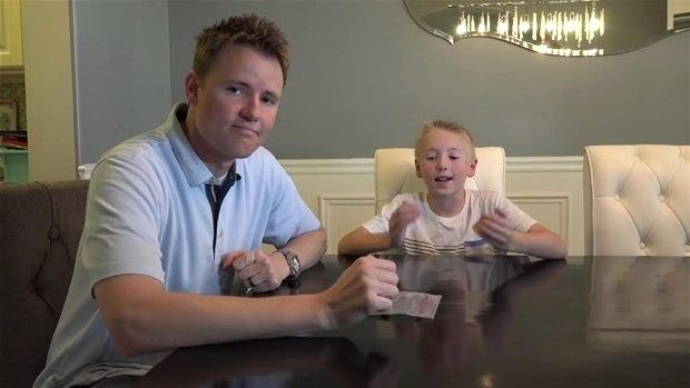 Meraklı baba-oğul çıngıraklı yılanın kuyruğunu açtı 9