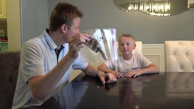 Meraklı baba-oğul çıngıraklı yılanın kuyruğunu açtı 10