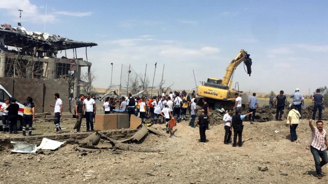 Diyarbakır'da şiddetli patlama 30