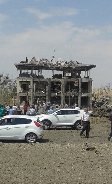 Diyarbakır'da şiddetli patlama 4