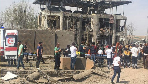 Diyarbakır'da şiddetli patlama 20