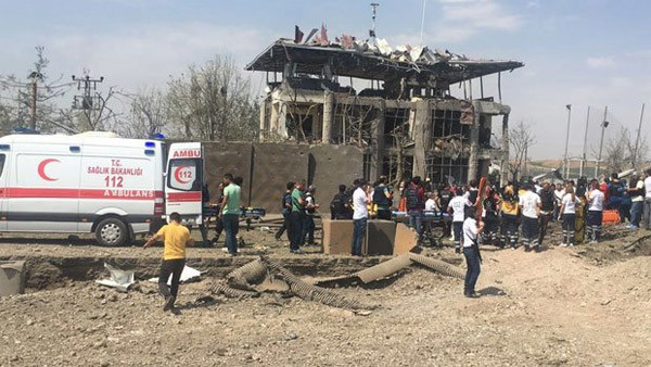 Diyarbakır'da şiddetli patlama 21