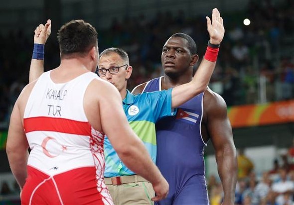 Rıza'nın mayosu olay oldu 3