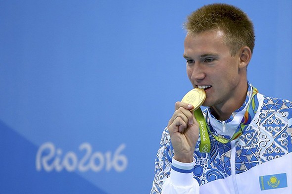 Sporcular neden madalyalarını ısırır? 3