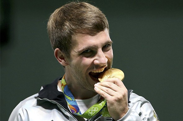 Sporcular neden madalyalarını ısırır? 4