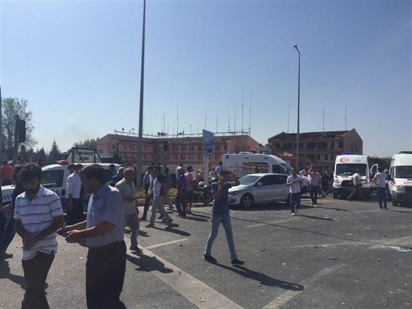 Elazığ'da bombalı saldırı 30