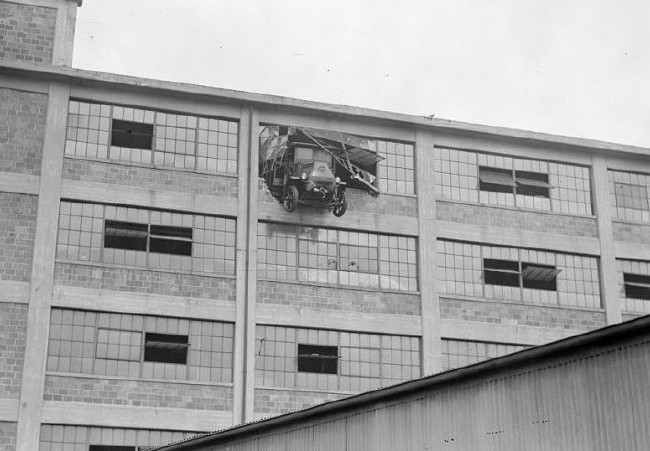 Tarihte görüntülenen ilk trafik kazaları 1