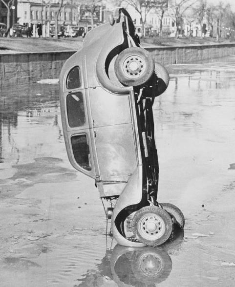 Tarihte görüntülenen ilk trafik kazaları 7