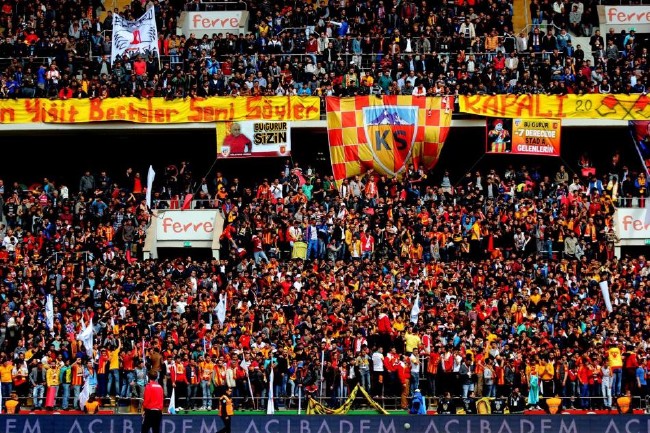 Tribünü dolmayan takıma ceza geliyor 13