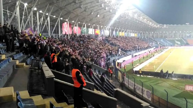 Tribünü dolmayan takıma ceza geliyor 15