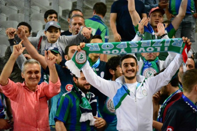 Tribünü dolmayan takıma ceza geliyor 12