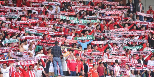 Tribünü dolmayan takıma ceza geliyor 19