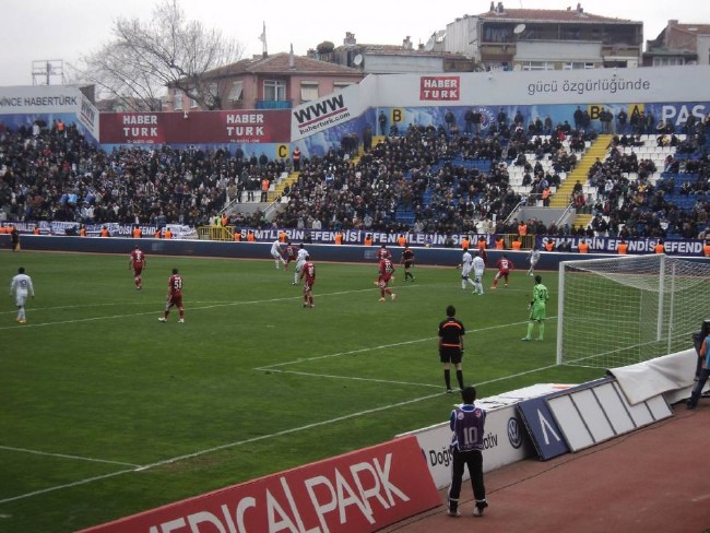 Tribünü dolmayan takıma ceza geliyor 8