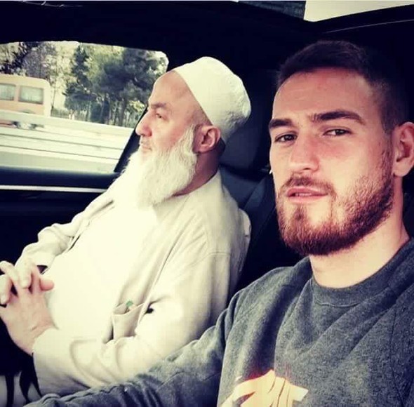 Tribünde babasından dualı destek 4