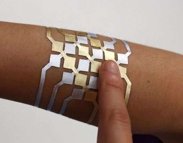 Japonlardan telefon kumandalı dövme 6